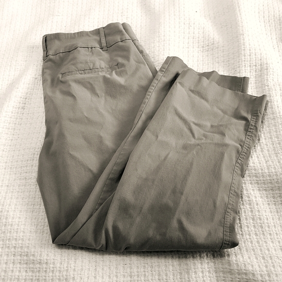 Grey Stretch Capri - Pull On - Reitmans - Picture 2 of 3